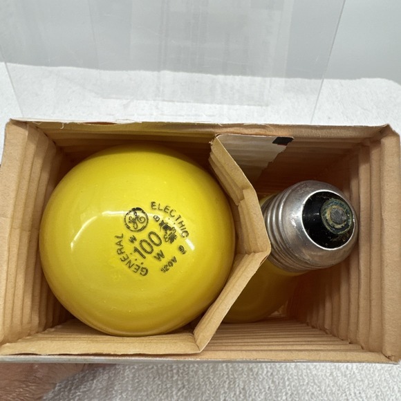 Vintage‎ General Electric Lightbulb Bug Lite 100 Watt Two Bulbs New Old Stock - Picture 4 of 5